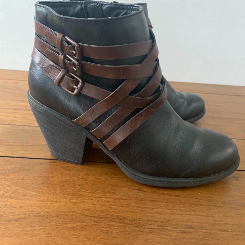 Eurosoft 8.5 M Booties Phoebe Faux Leather Strappy Black Brown Ankle Boots